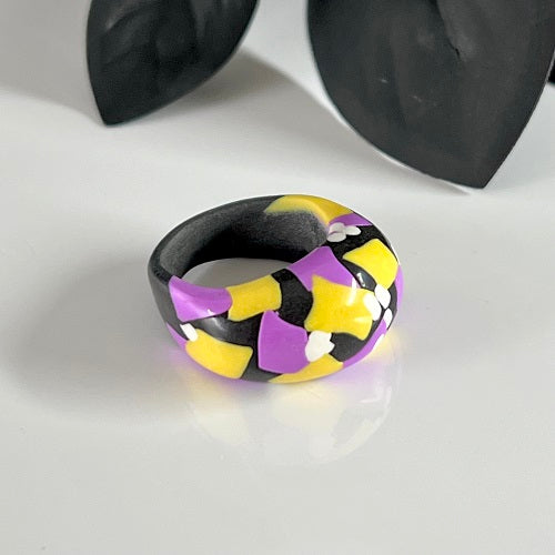 Chunky ring black yellow purple confetti