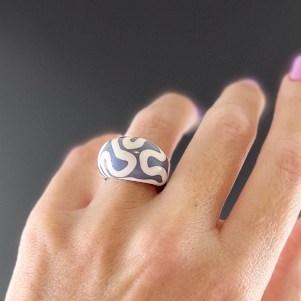 Chunky ring blue white squiggle