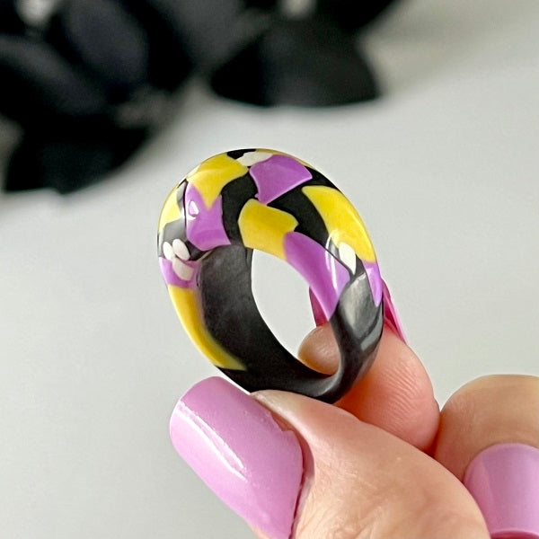 Chunky ring black yellow purple confetti