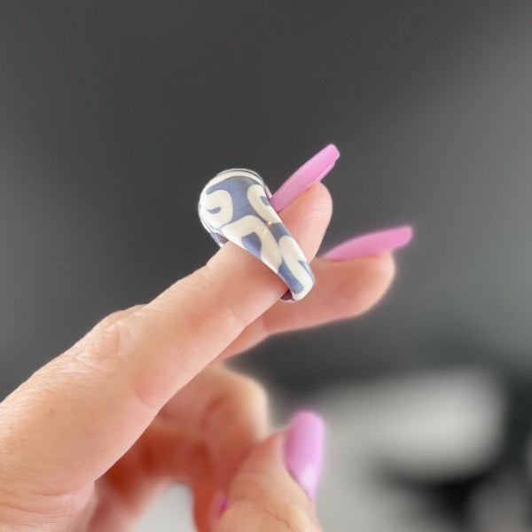 Chunky ring blue white squiggle