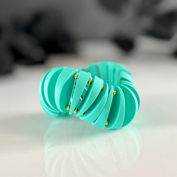 Chunky segmented bracelet wavy blue green