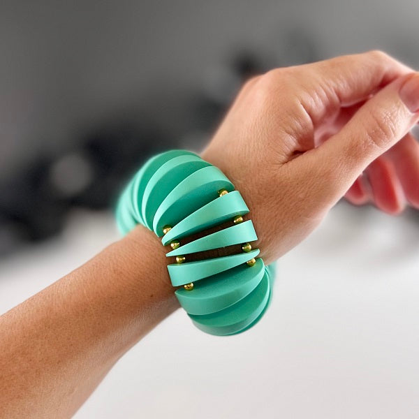 Chunky segmented bracelet wavy blue green