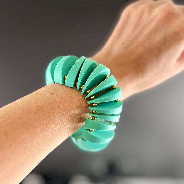 Chunky segmented bracelet wavy blue green