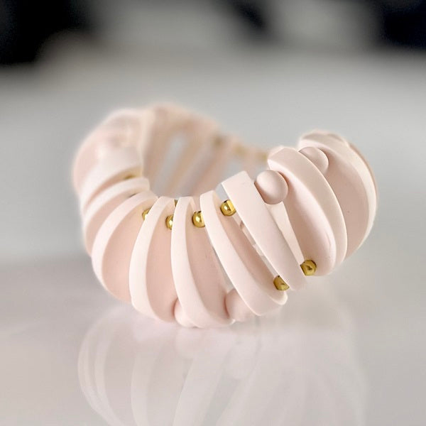 Chunky segmented white bracelet wavy 