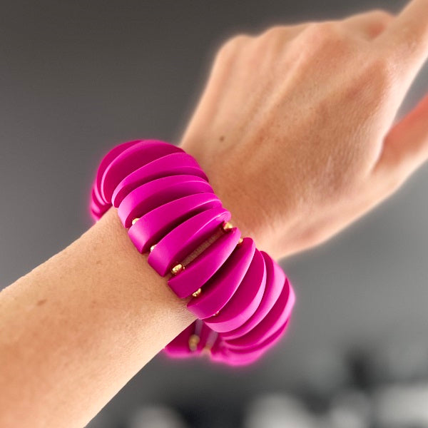 Chunky segmented hot pink bracelet wavy 