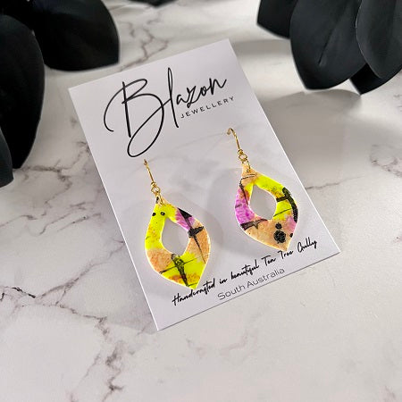 Dangle earrings neon yellow