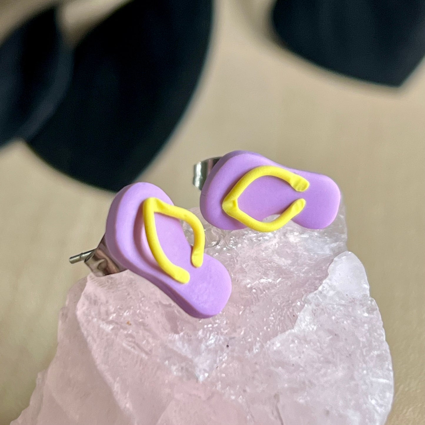 Thongs / flip flops studs, light purple with yellow, handmade earrings