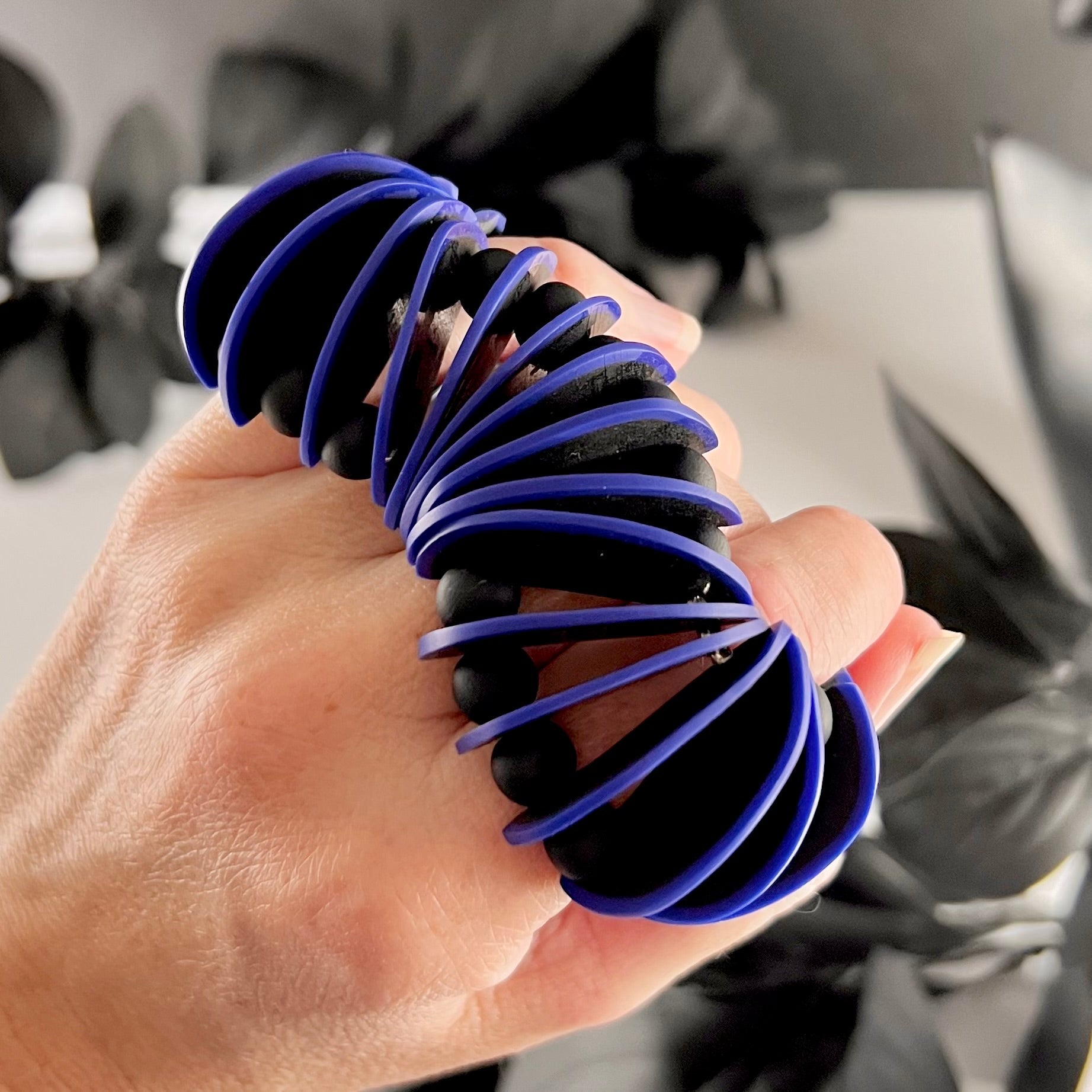 blue black wavy stretch bracelet