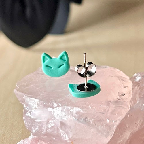 Small cat stud earrings Fiji blue