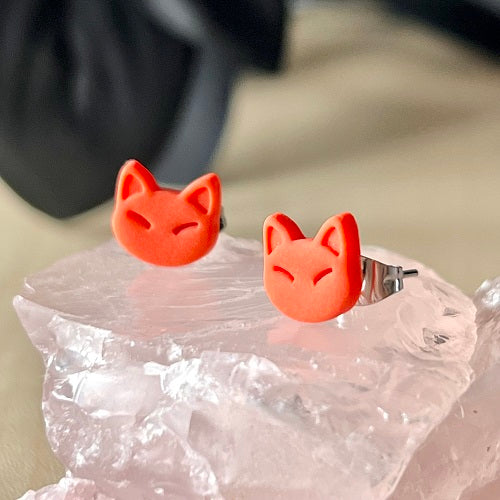 Small cat stud earrings orange