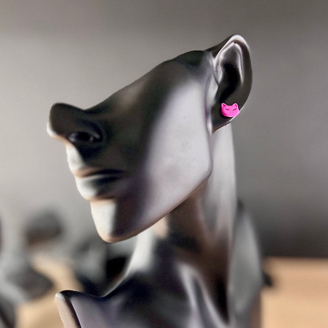 Small cat stud earrings pink