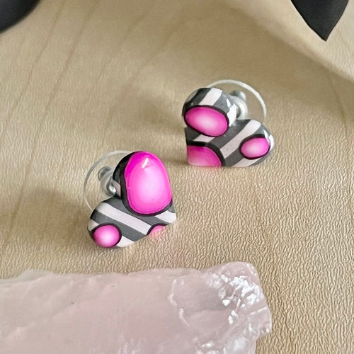 Small heart studs pink bubbles