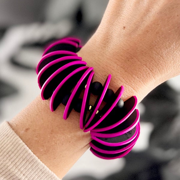 Stretch bracelet wavy black pink