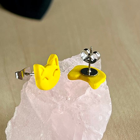 Stud earrings cat yellow